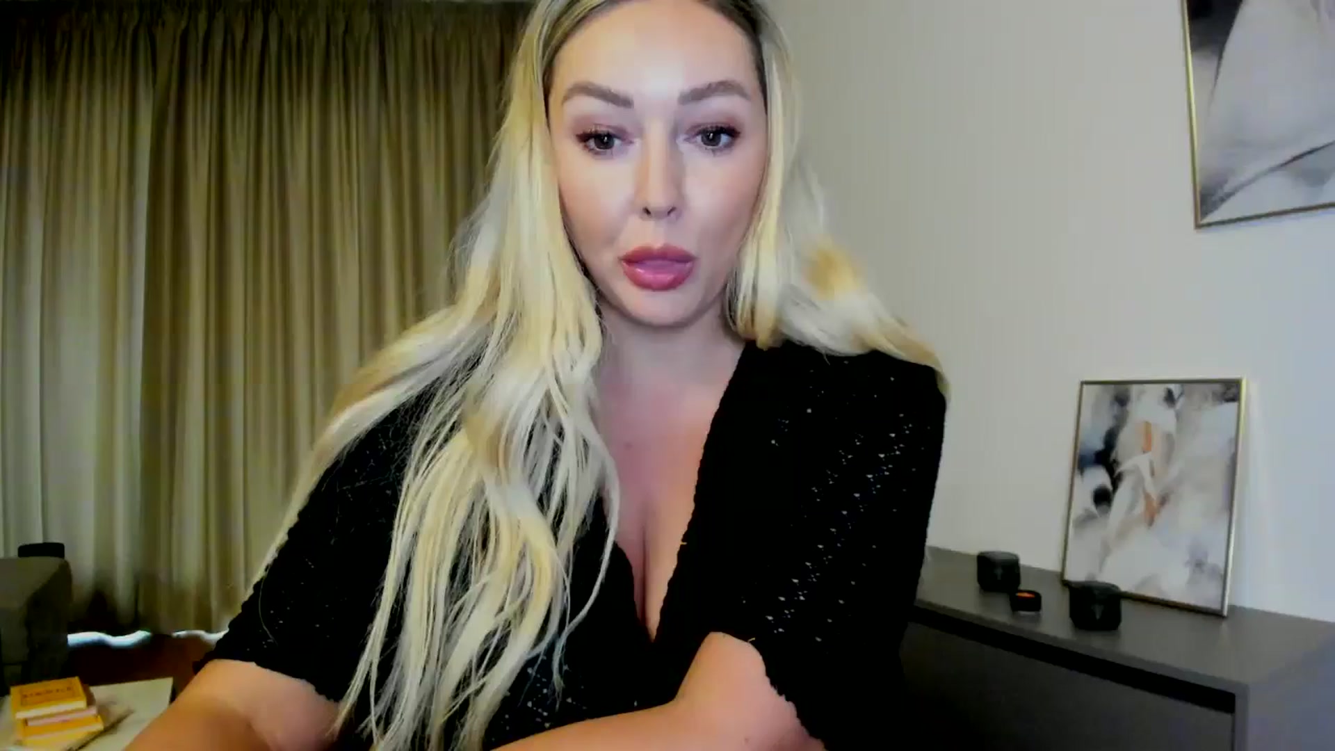Gallery image thumbnail from Mi_Ha's myfreecams stream on, 07/08/2025, 15:00 image 6 of 20