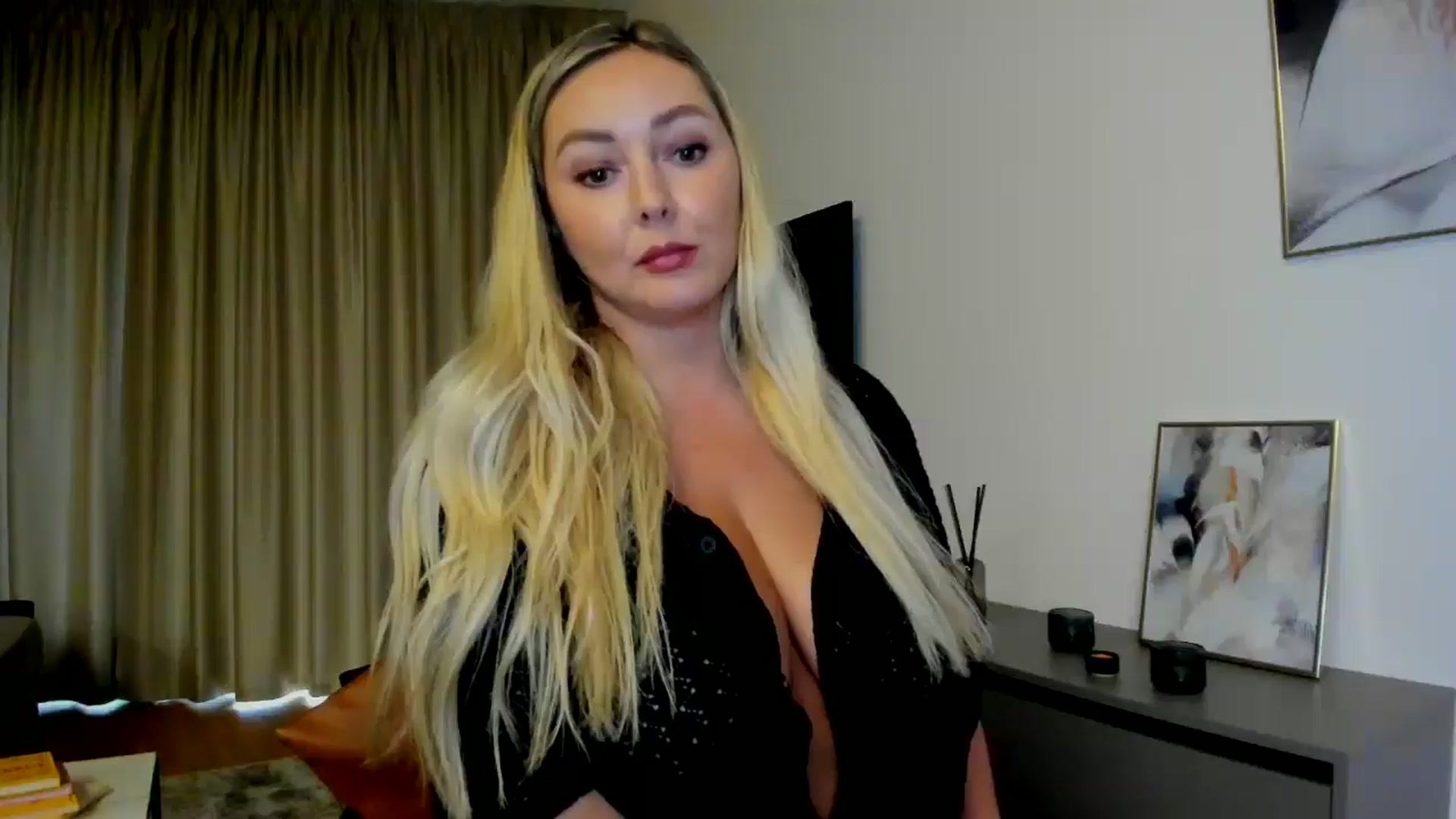Gallery image thumbnail from Mi_Ha's myfreecams stream on, 07/08/2025, 16:20 image 11 of 20