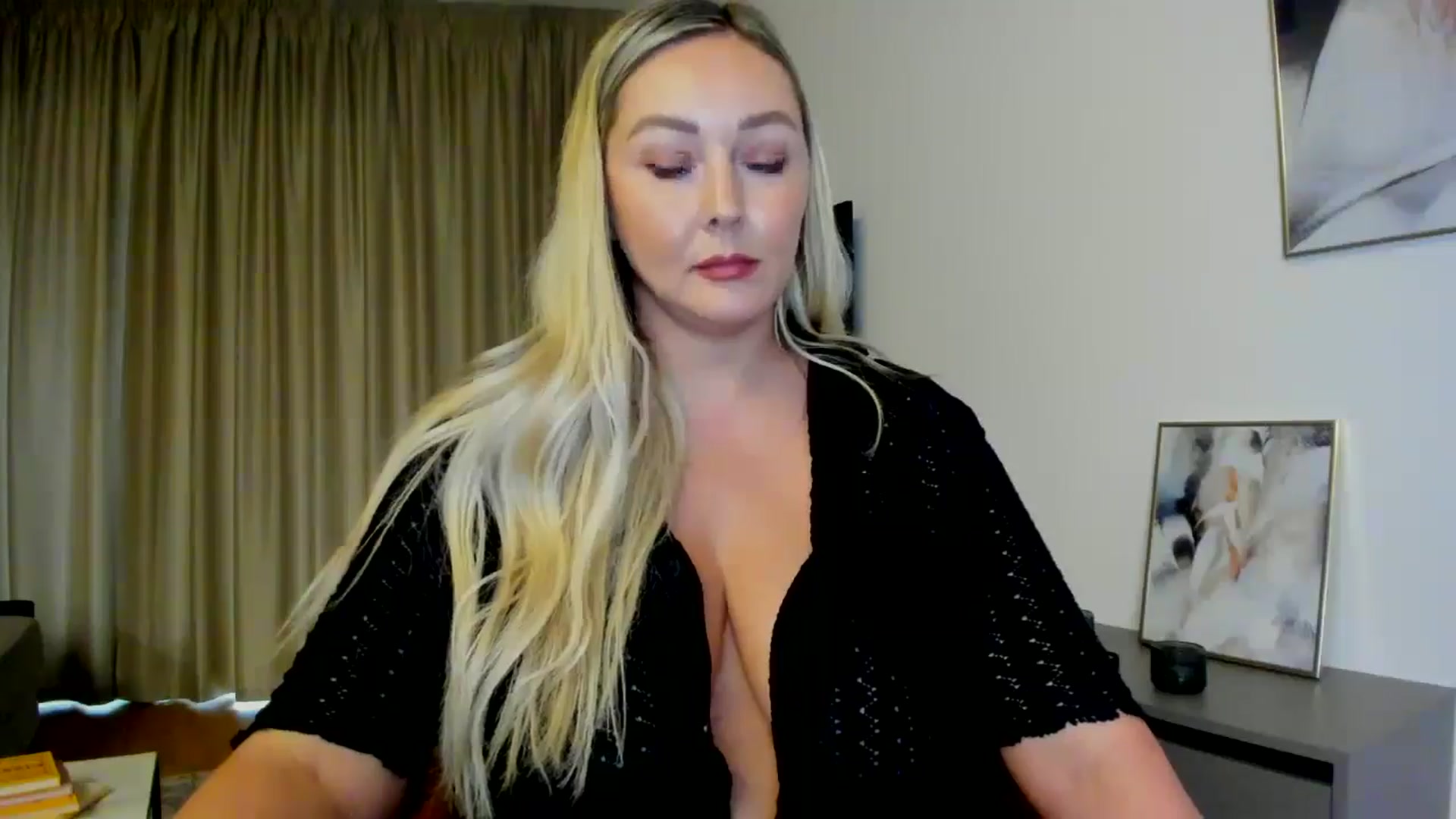 Gallery image thumbnail from Mi_Ha's myfreecams stream on, 07/08/2025, 16:20 image 13 of 20