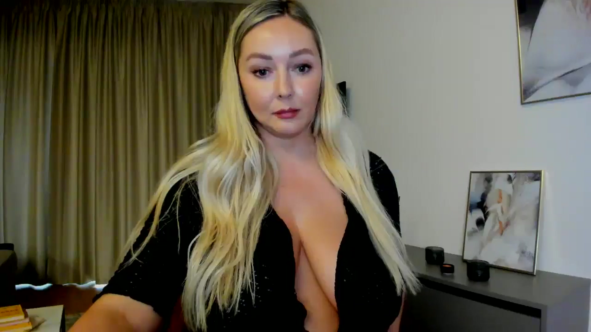 Gallery image thumbnail from Mi_Ha's myfreecams stream on, 07/08/2025, 16:20 image 8 of 20