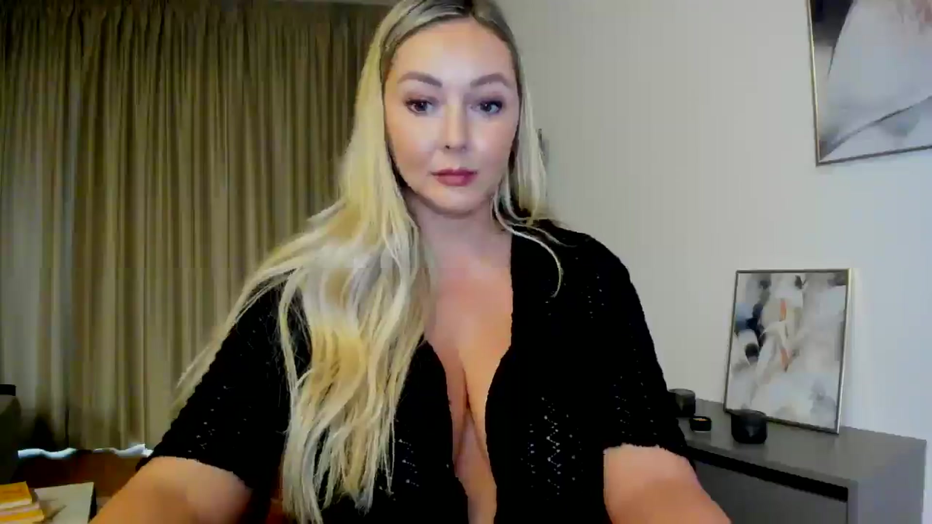 Gallery image thumbnail from Mi_Ha's myfreecams stream on, 07/08/2025, 16:20 image 15 of 20