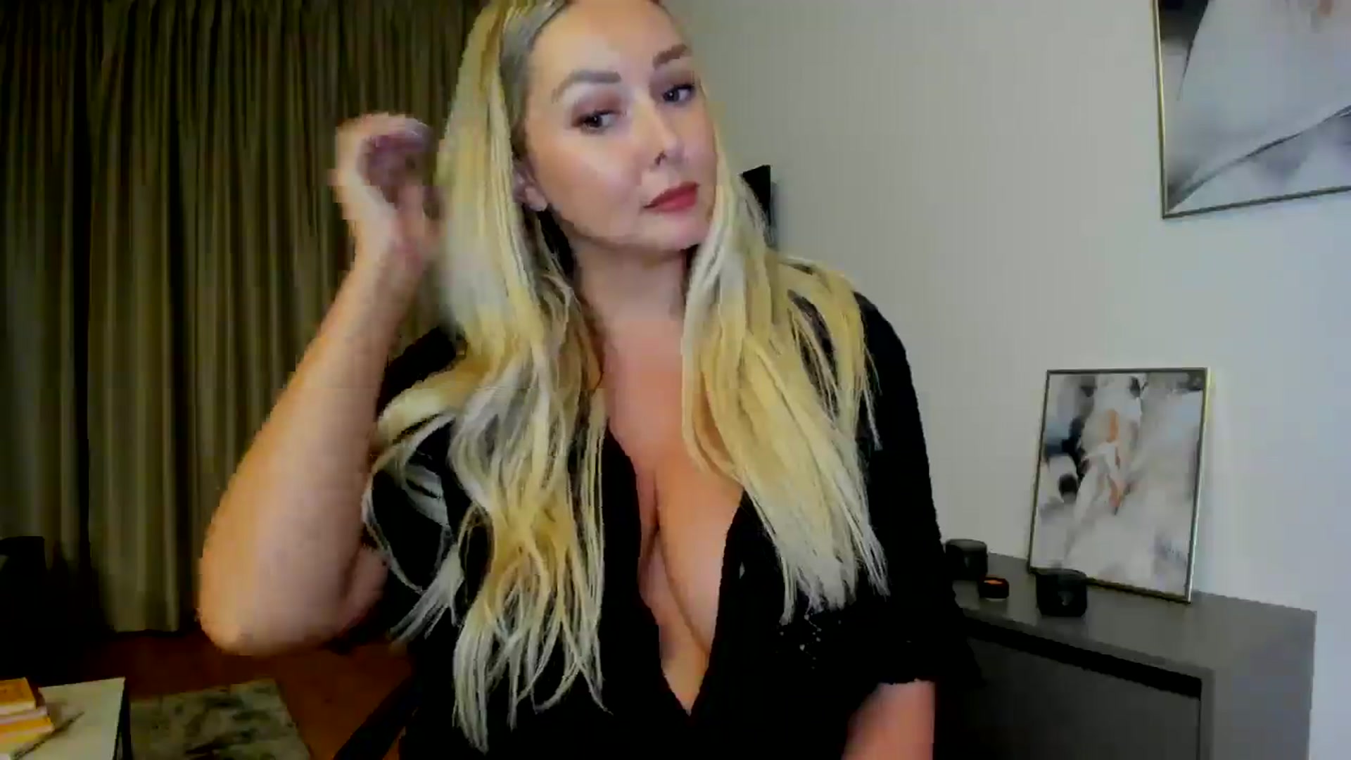 Gallery image thumbnail from Mi_Ha's myfreecams stream on, 07/08/2025, 22:16 image 15 of 20