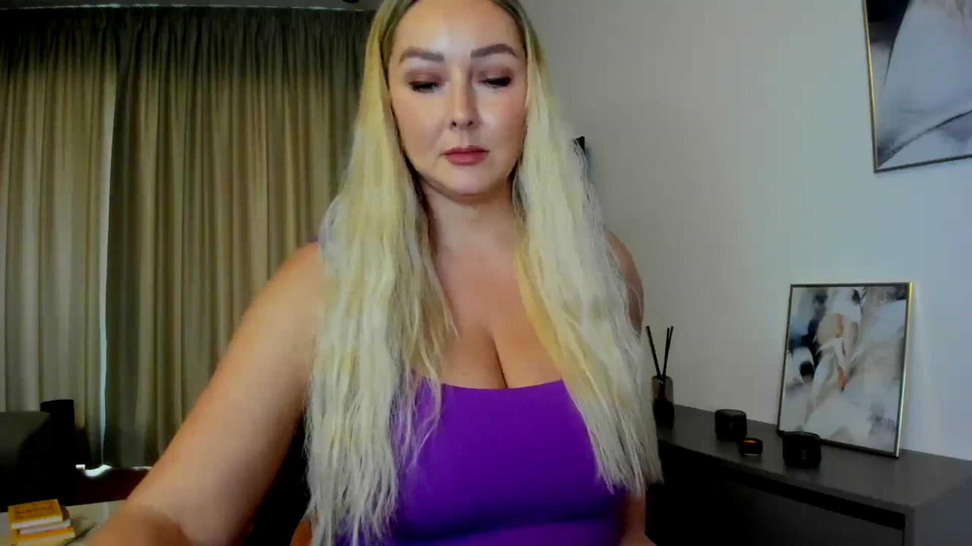 Gallery image thumbnail from Mi_Ha's myfreecams stream on, 07/09/2025, 14:35 image 9 of 20