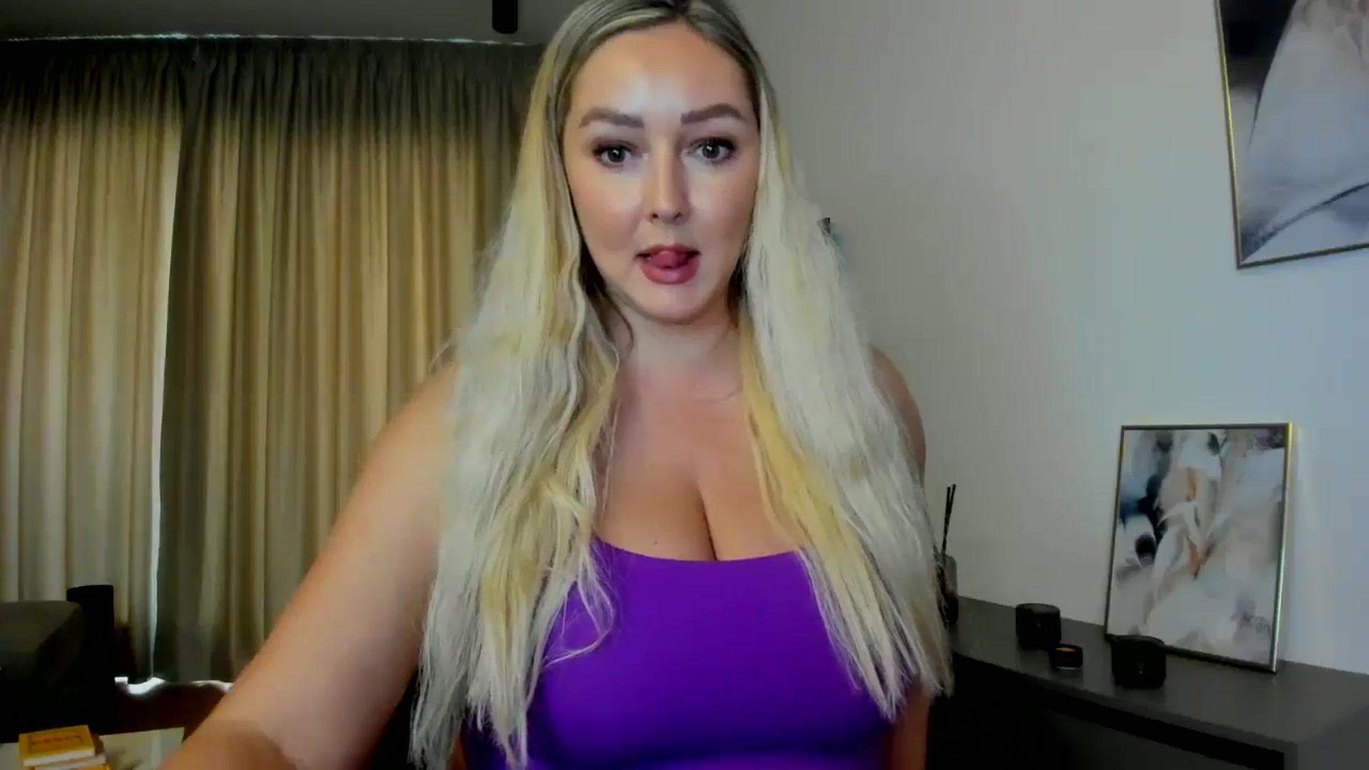 Gallery image thumbnail from Mi_Ha's myfreecams stream on, 07/09/2025, 14:35 image 3 of 20