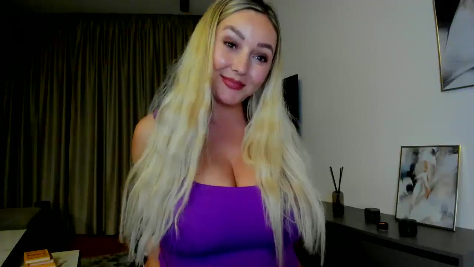 Gallery image thumbnail from Mi_Ha's myfreecams stream on, 07/09/2025, 21:30 image 17 of 20