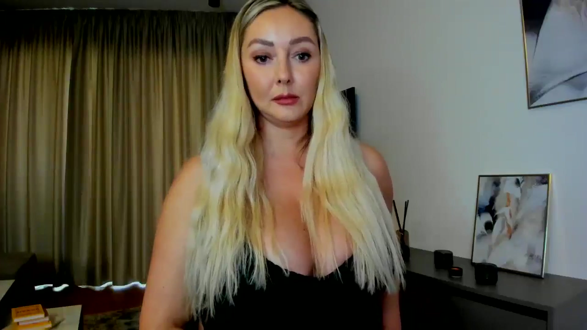 Gallery image thumbnail from Mi_Ha's myfreecams stream on, 07/10/2025, 14:30 image 13 of 20