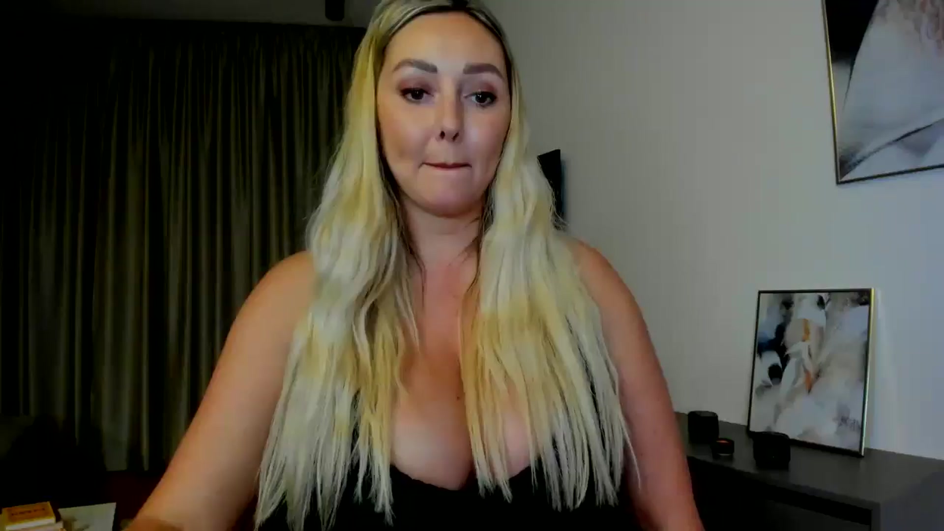Gallery image thumbnail from Mi_Ha's myfreecams stream on, 07/10/2025, 21:11 image 1 of 20