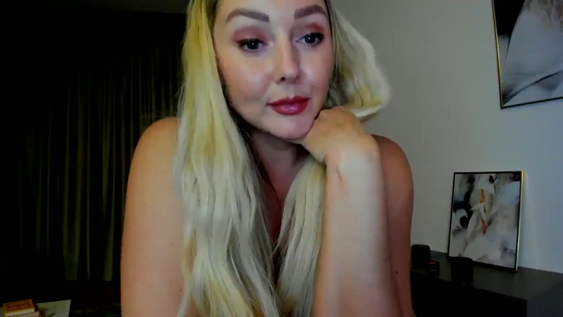 Gallery image thumbnail from Mi_Ha's myfreecams stream on, 07/10/2025, 21:11 image 17 of 20