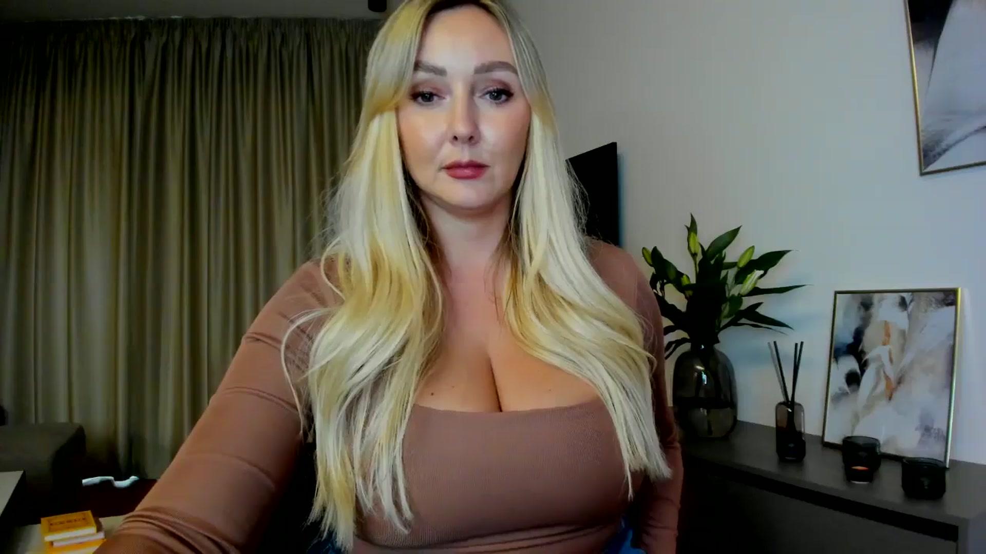 Gallery image thumbnail from Mi_Ha's myfreecams stream on, 07/11/2025, 16:30 image 19 of 20