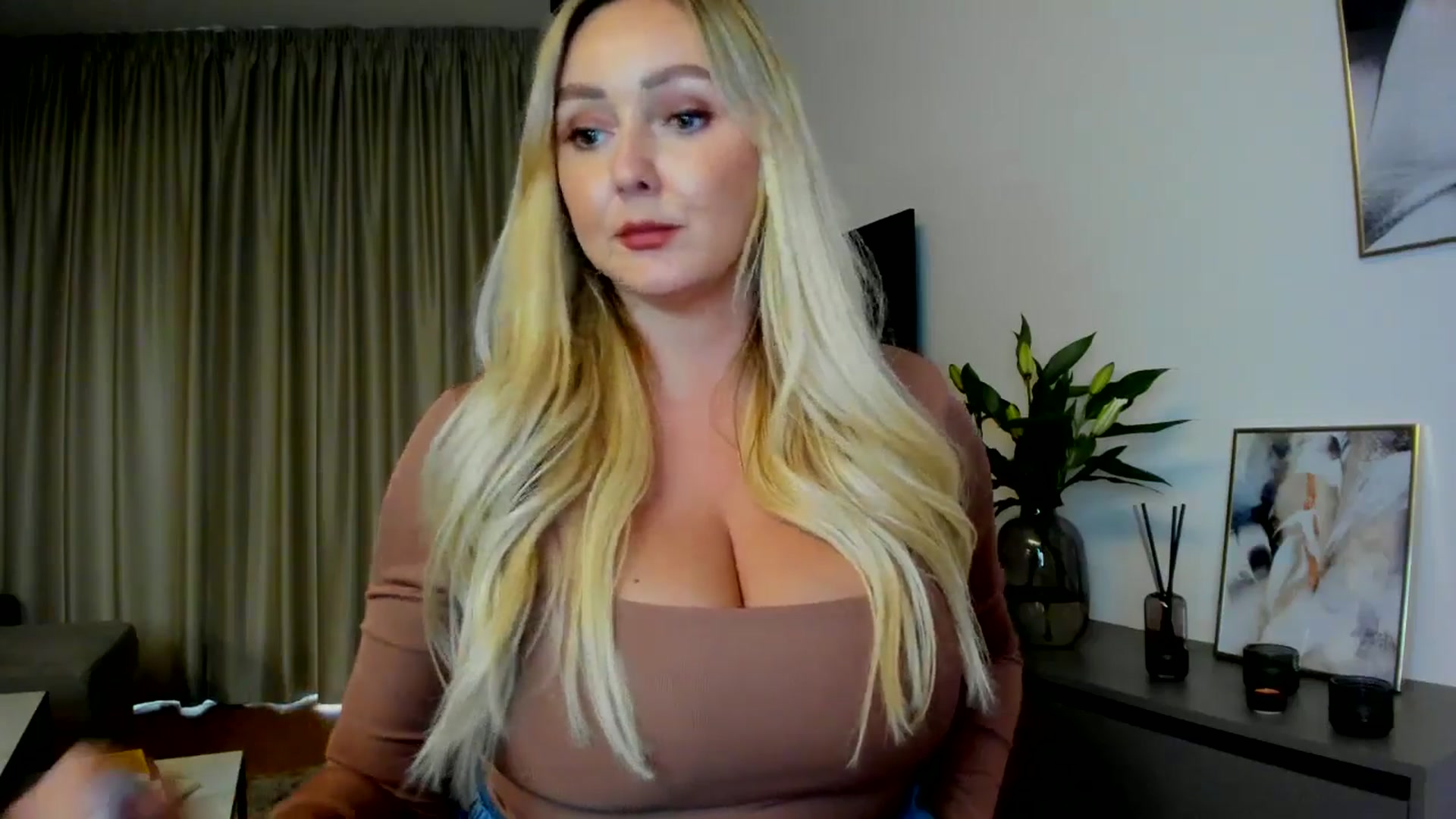 Gallery image thumbnail from Mi_Ha's myfreecams stream on, 07/11/2025, 16:30 image 17 of 20