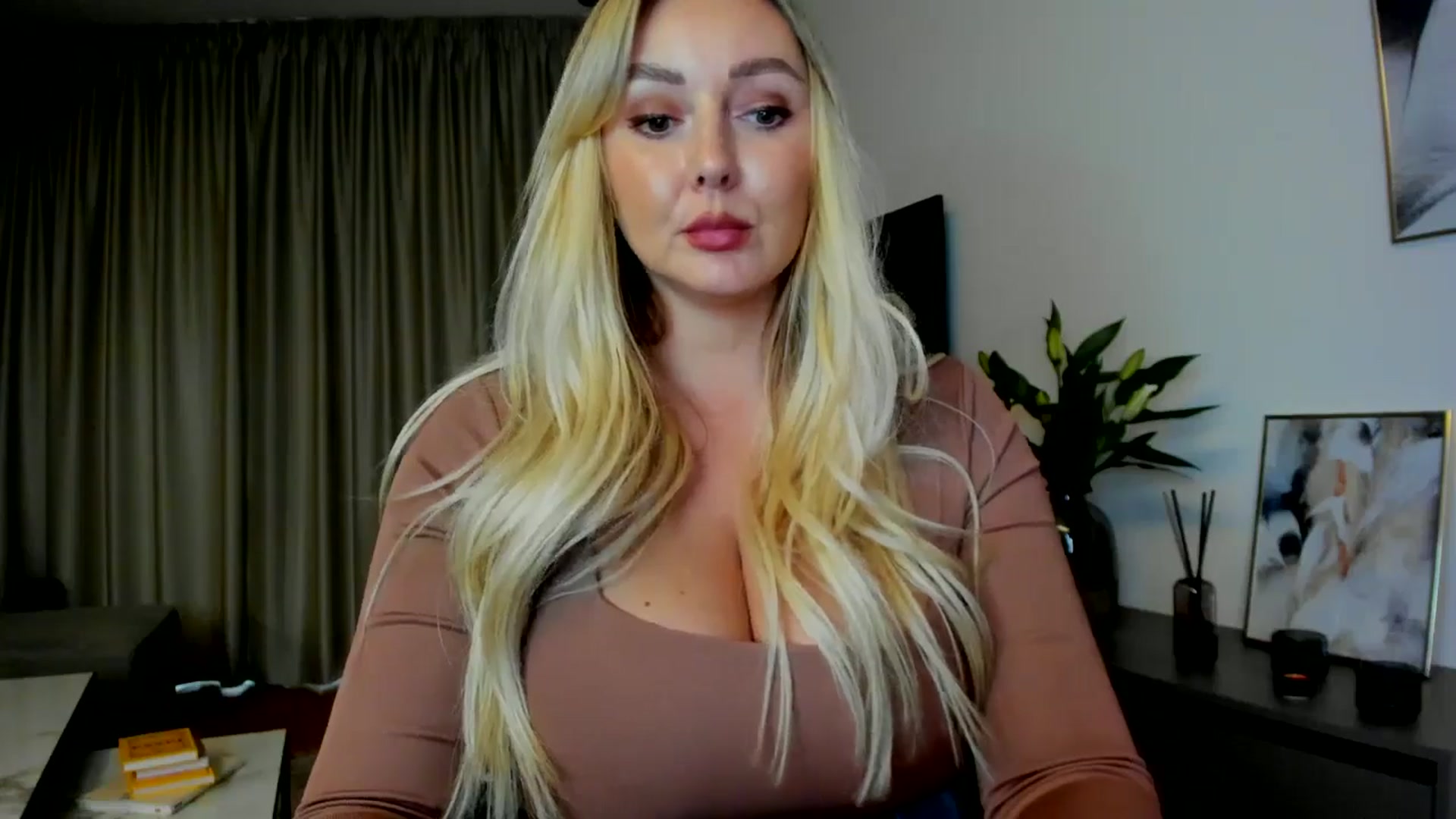 Gallery image thumbnail from Mi_Ha's myfreecams stream on, 07/11/2025, 16:30 image 5 of 20