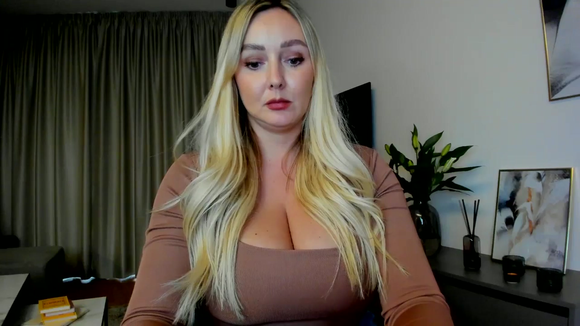 Gallery image thumbnail from Mi_Ha's myfreecams stream on, 07/11/2025, 16:30 image 14 of 20