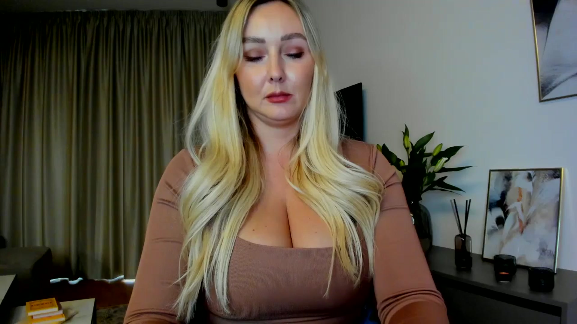 Gallery image thumbnail from Mi_Ha's myfreecams stream on, 07/11/2025, 16:30 image 18 of 20