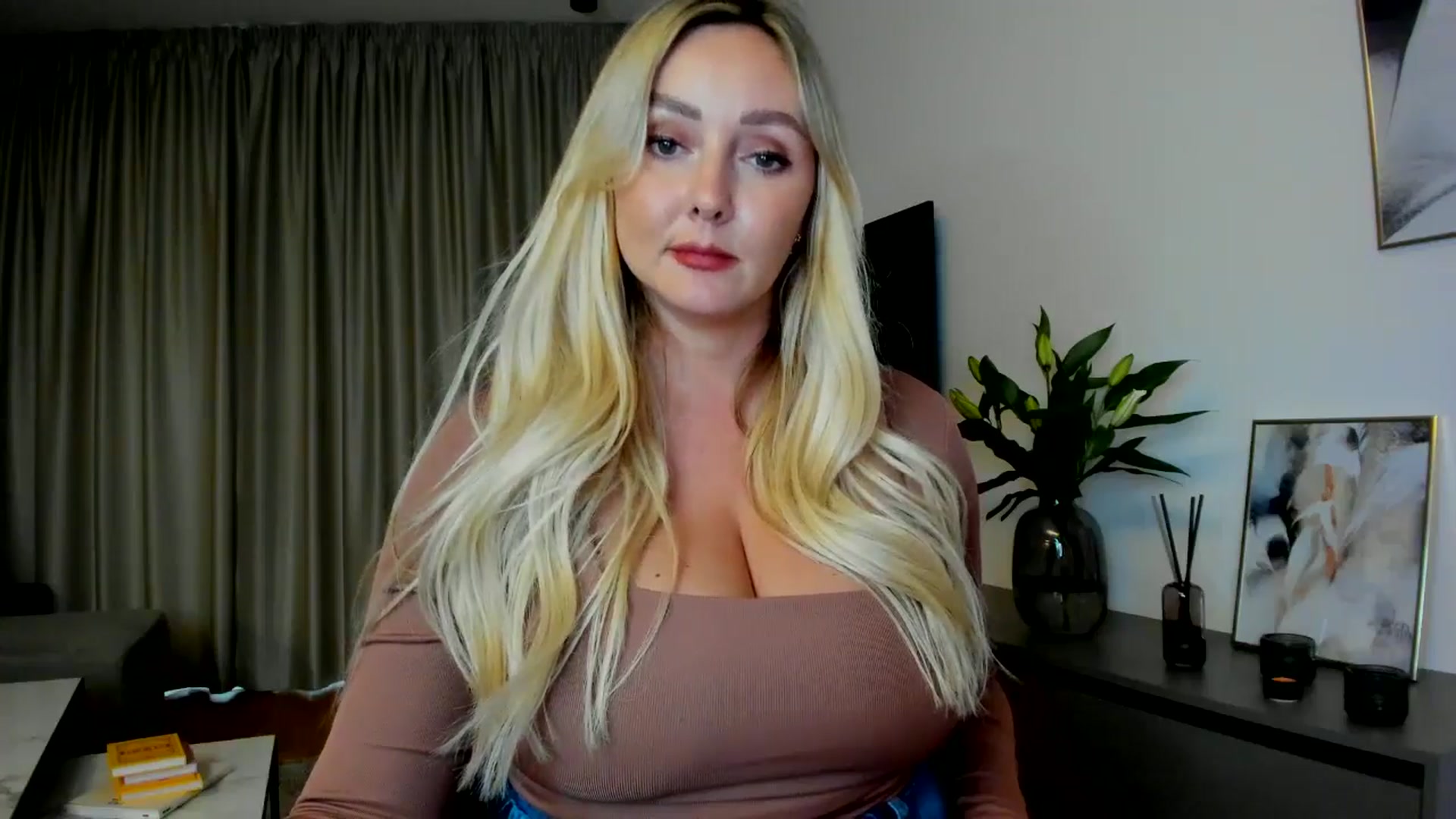 Gallery image thumbnail from Mi_Ha's myfreecams stream on, 07/11/2025, 16:30 image 11 of 20