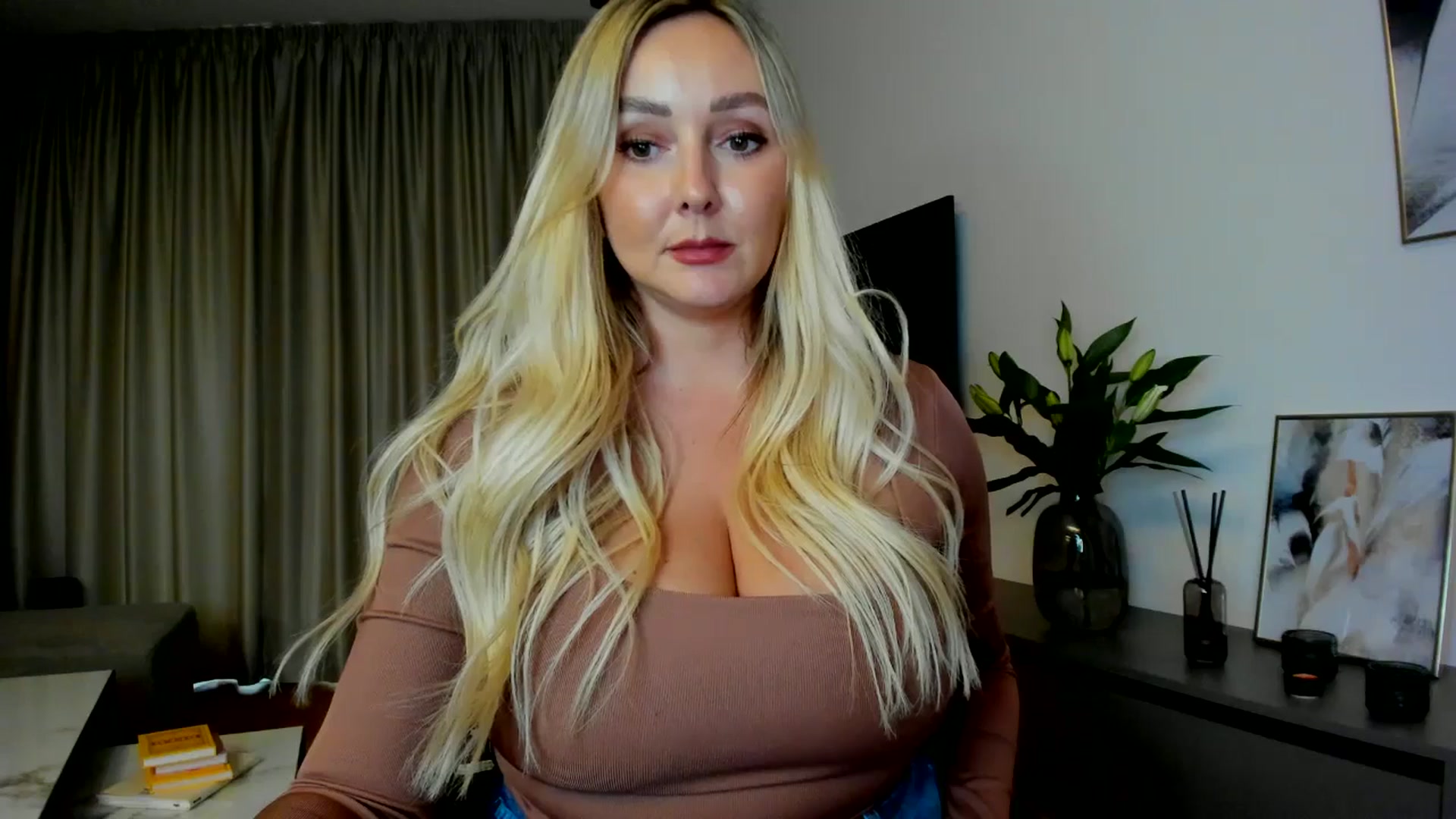 Gallery image thumbnail from Mi_Ha's myfreecams stream on, 07/11/2025, 16:30 image 3 of 20