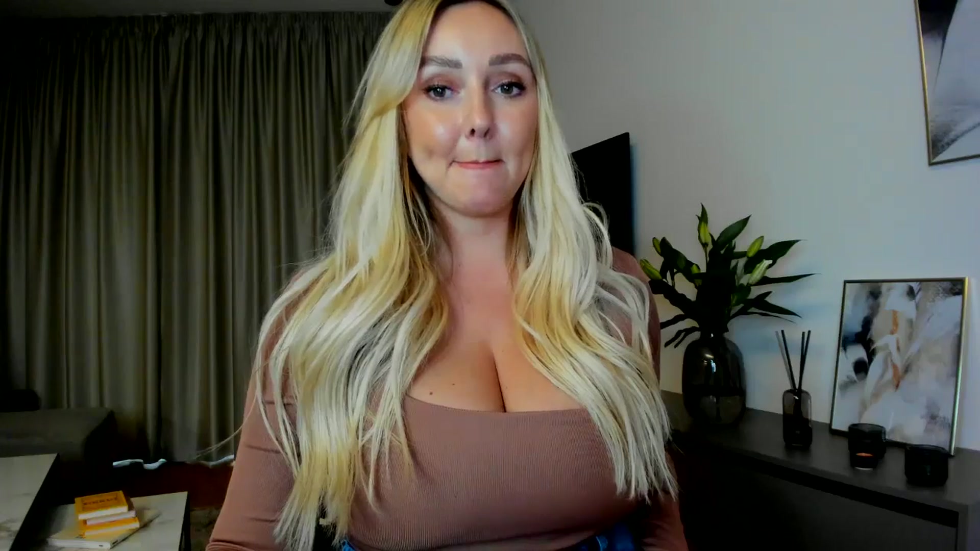 Gallery image thumbnail from Mi_Ha's myfreecams stream on, 07/11/2025, 16:30 image 7 of 20