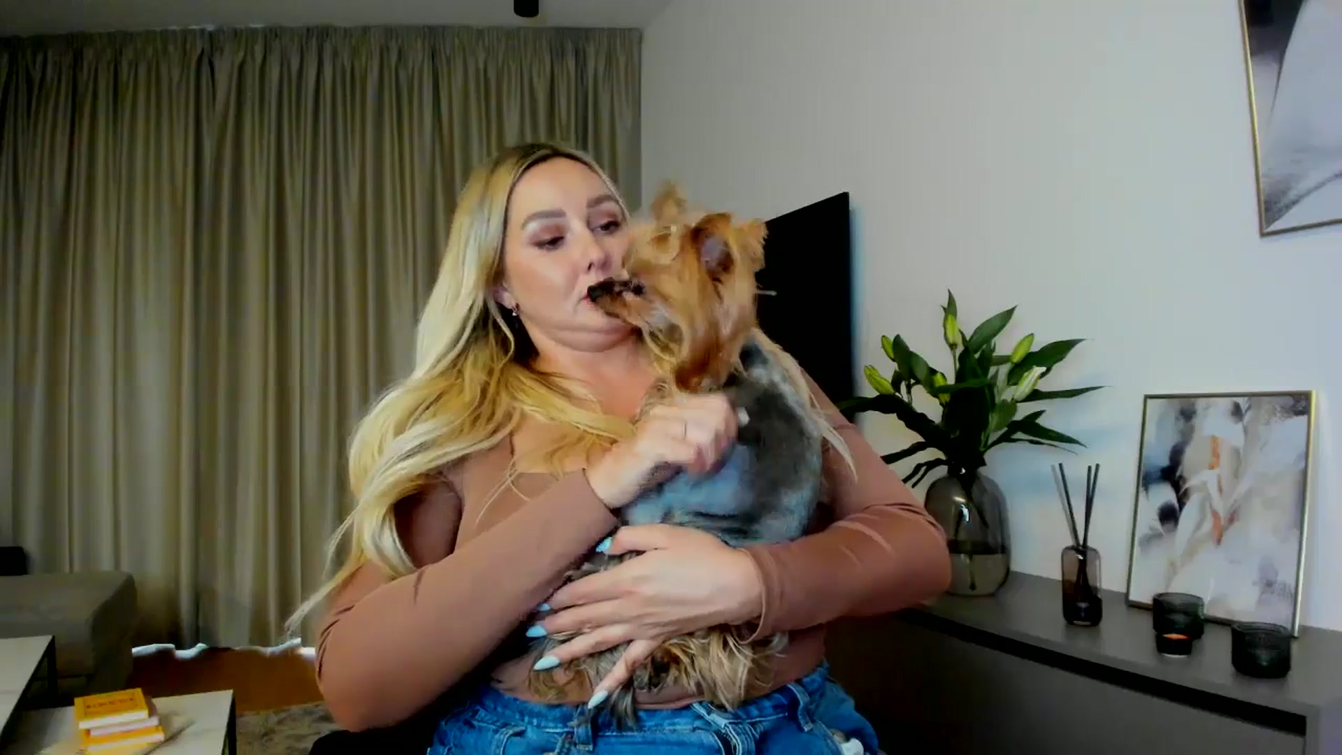 Gallery image thumbnail from Mi_Ha's myfreecams stream on, 07/11/2025, 16:30 image 16 of 20