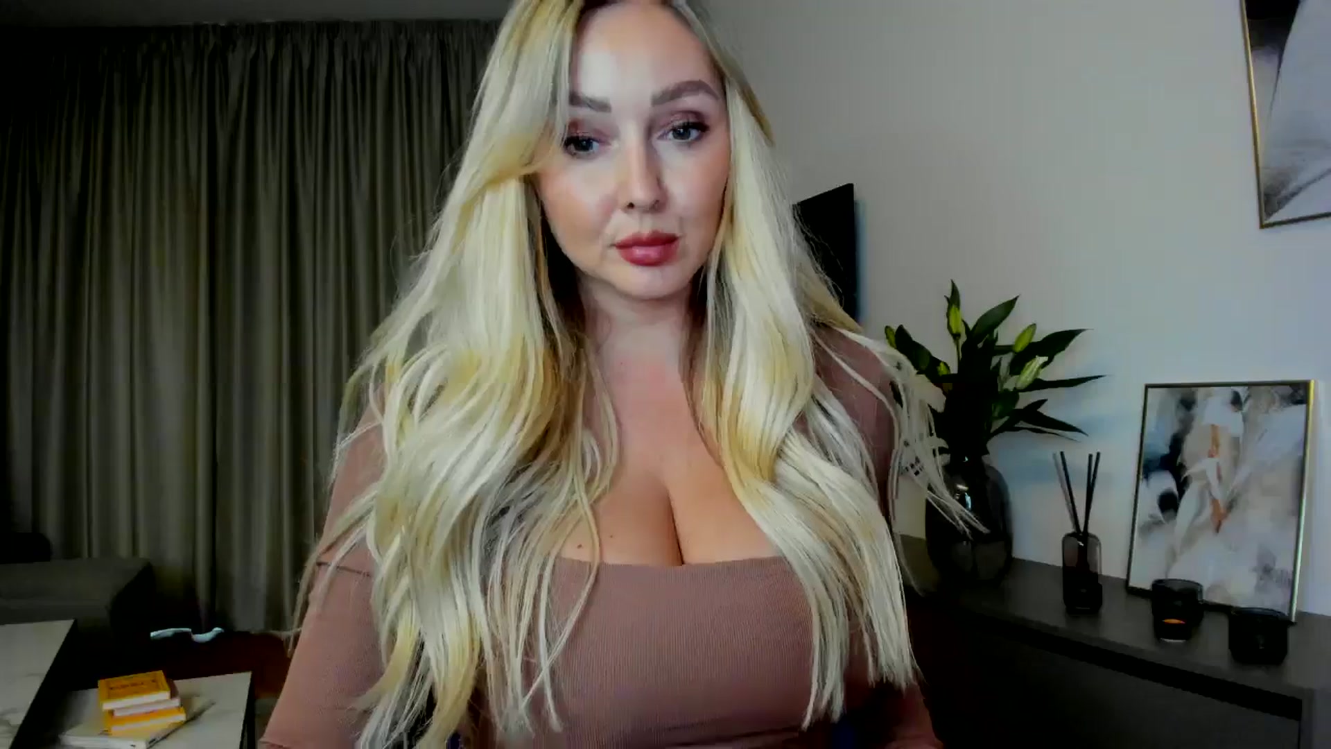Gallery image thumbnail from Mi_Ha's myfreecams stream on, 07/11/2025, 16:30 image 10 of 20