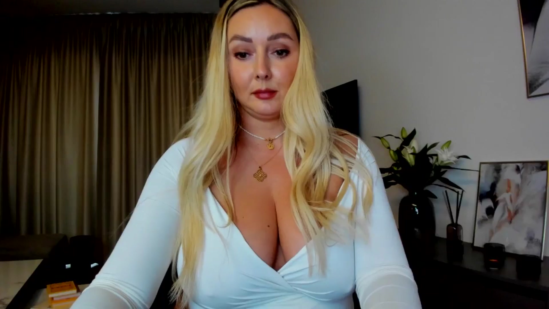 Gallery image thumbnail from Mi_Ha's myfreecams stream on, 07/13/2025, 16:23 image 13 of 20