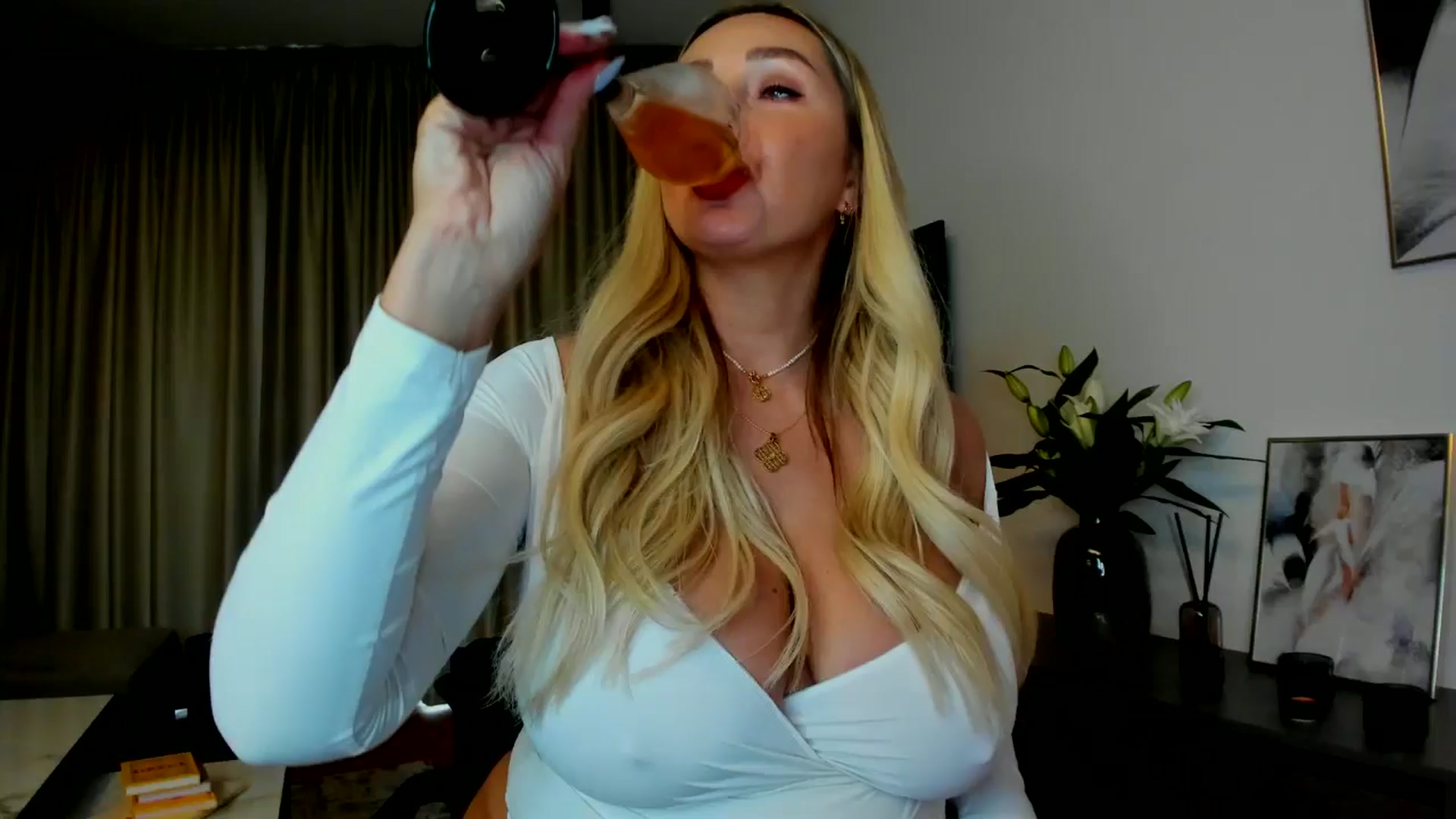 Gallery image thumbnail from Mi_Ha's myfreecams stream on, 07/13/2025, 16:23 image 19 of 20