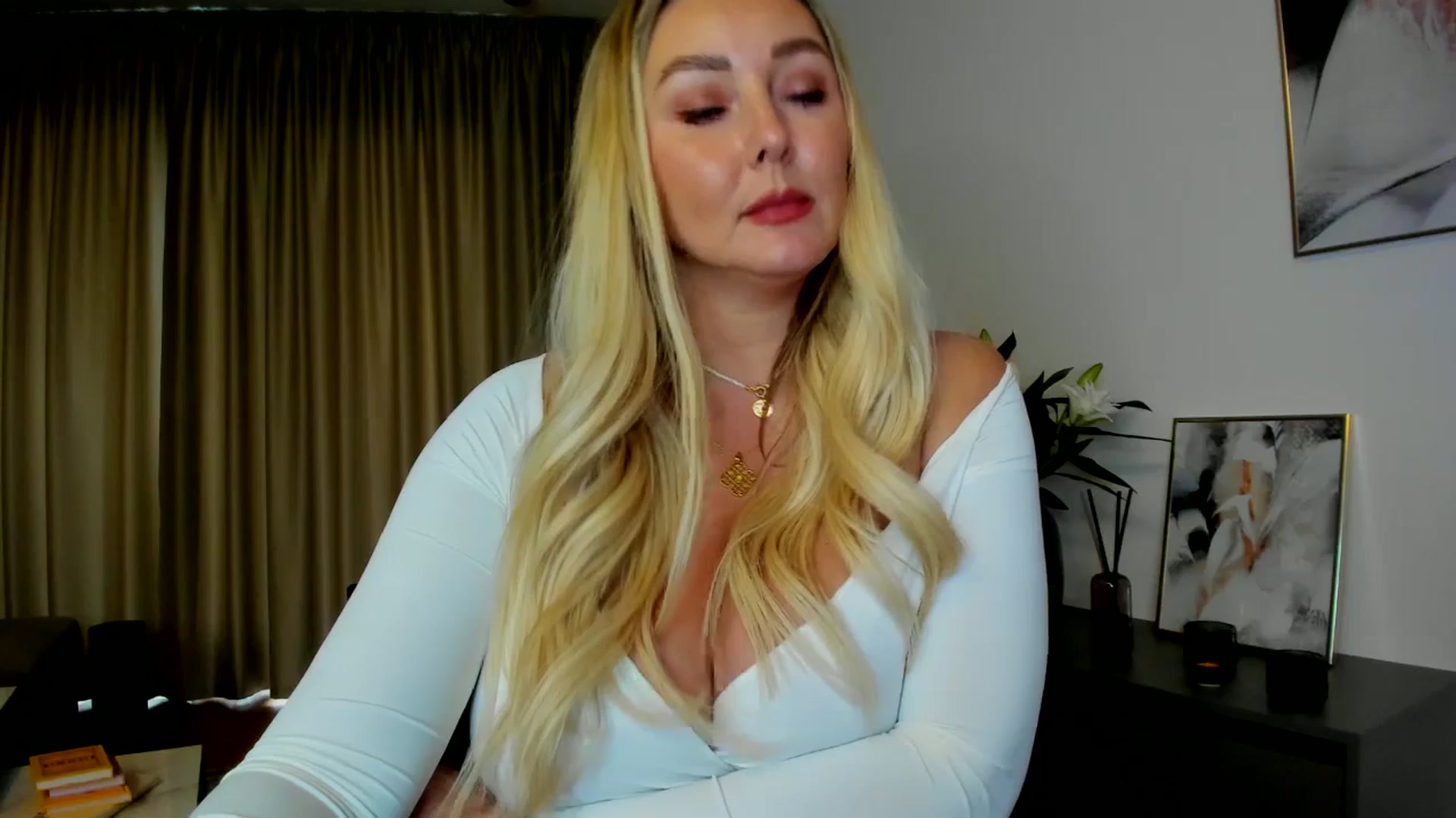 Gallery image thumbnail from Mi_Ha's myfreecams stream on, 07/13/2025, 16:23 image 8 of 20