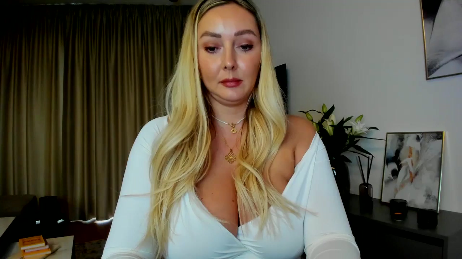 Gallery image thumbnail from Mi_Ha's myfreecams stream on, 07/13/2025, 16:23 image 6 of 20
