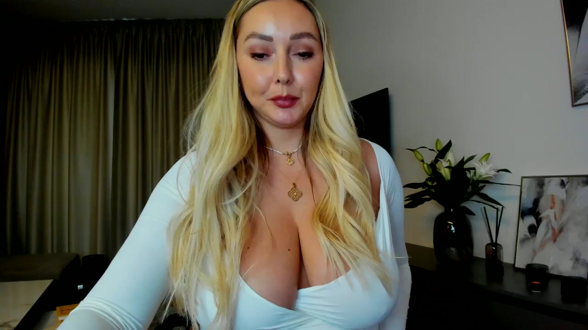 Gallery image thumbnail from Mi_Ha's myfreecams stream on, 07/13/2025, 16:23 image 15 of 20