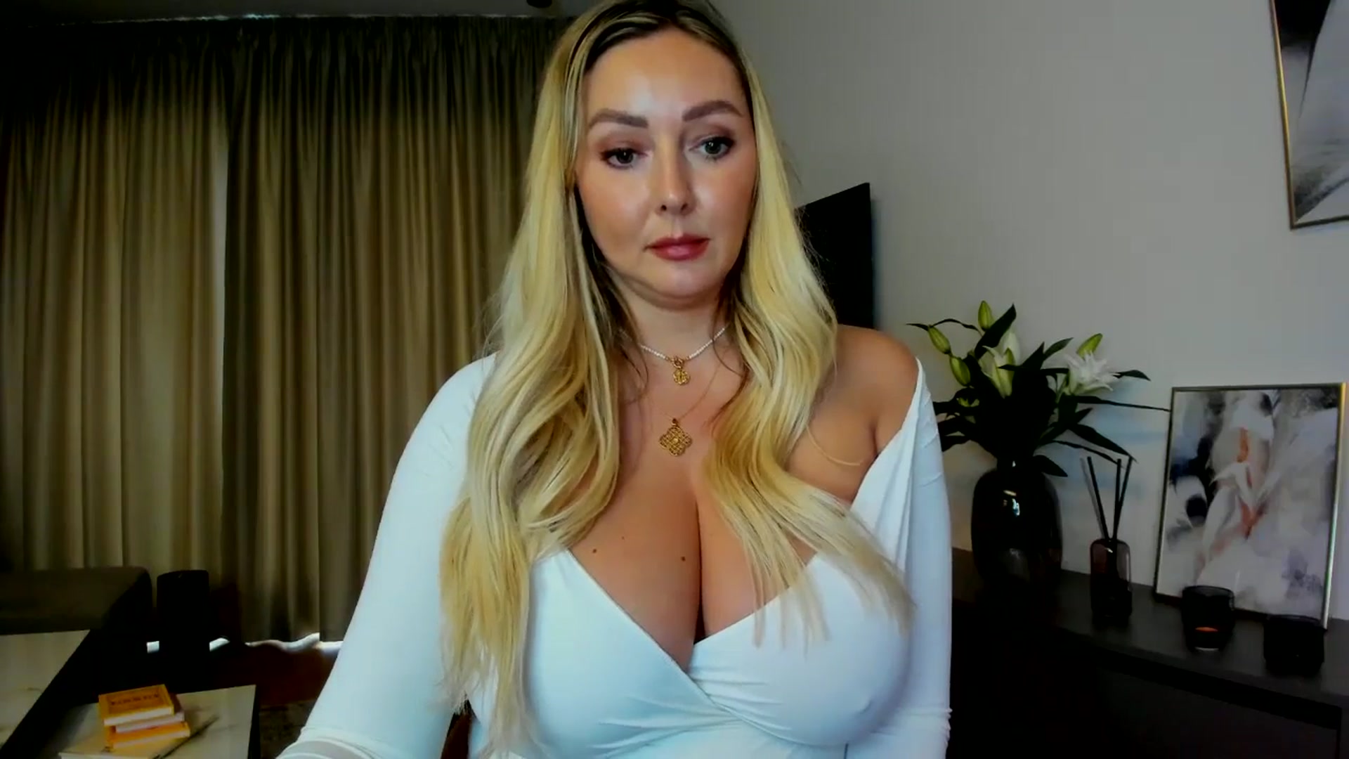 Gallery image thumbnail from Mi_Ha's myfreecams stream on, 07/13/2025, 16:23 image 3 of 20
