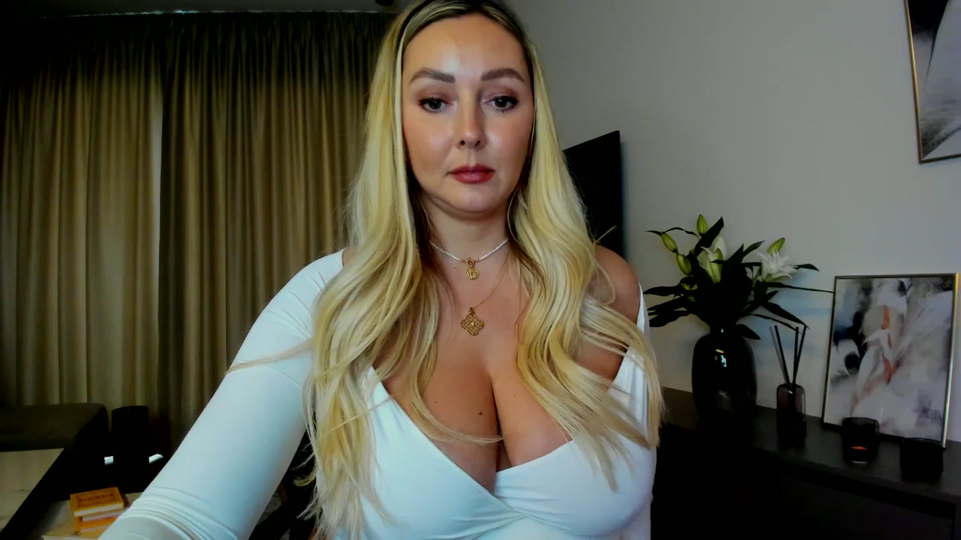 Gallery image thumbnail from Mi_Ha's myfreecams stream on, 07/13/2025, 16:23 image 4 of 20