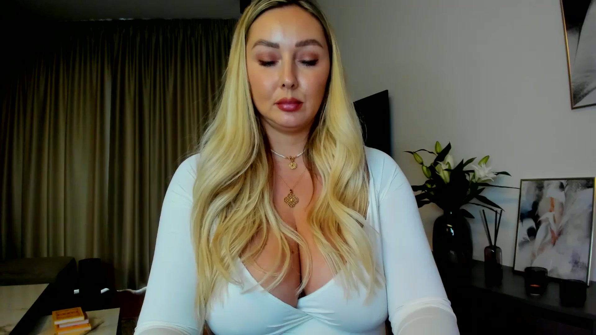 Gallery image thumbnail from Mi_Ha's myfreecams stream on, 07/13/2025, 16:23 image 18 of 20