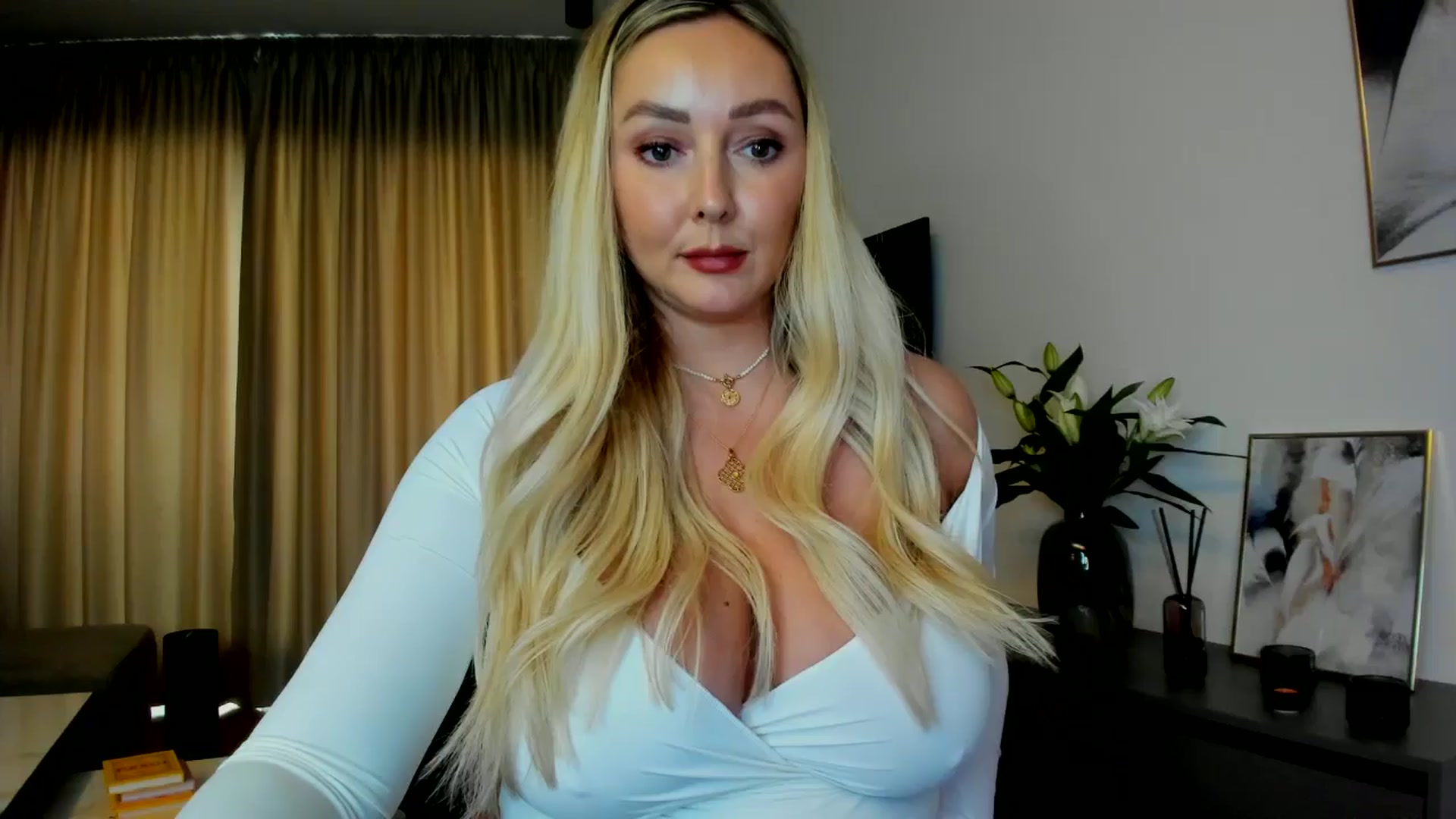 Gallery image thumbnail from Mi_Ha's myfreecams stream on, 07/13/2025, 16:23 image 12 of 20