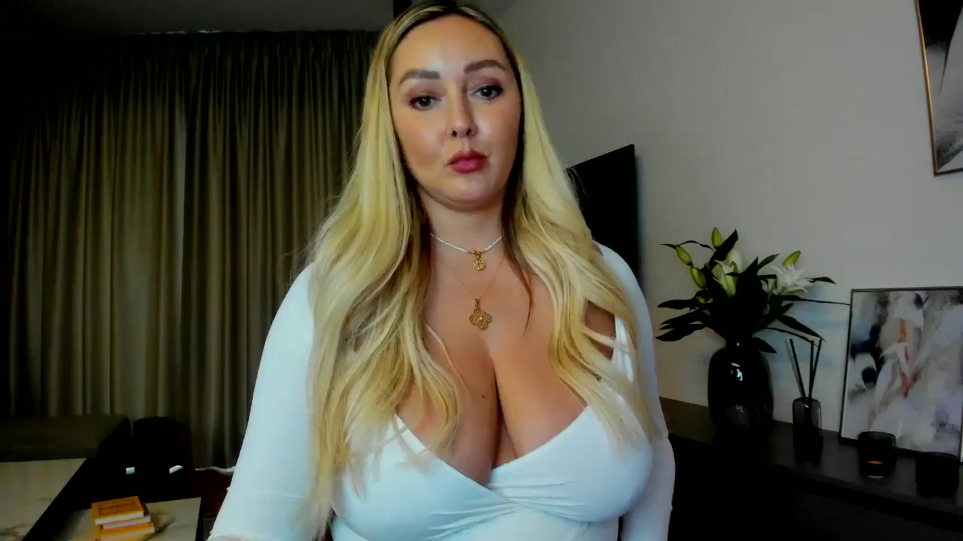 Gallery image thumbnail from Mi_Ha's myfreecams stream on, 07/13/2025, 16:23 image 17 of 20