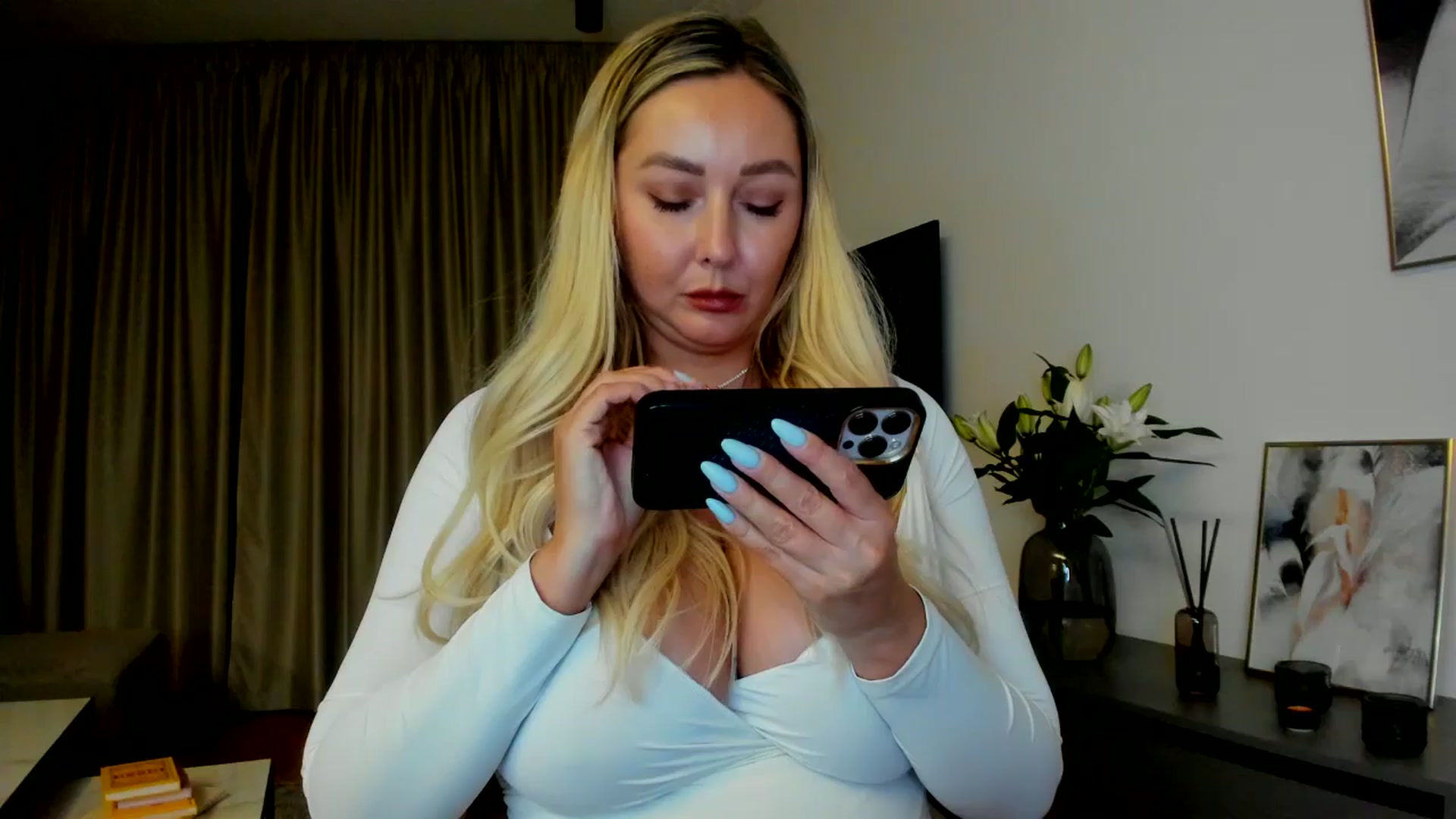 Gallery image thumbnail from Mi_Ha's myfreecams stream on, 07/13/2025, 21:24 image 19 of 20