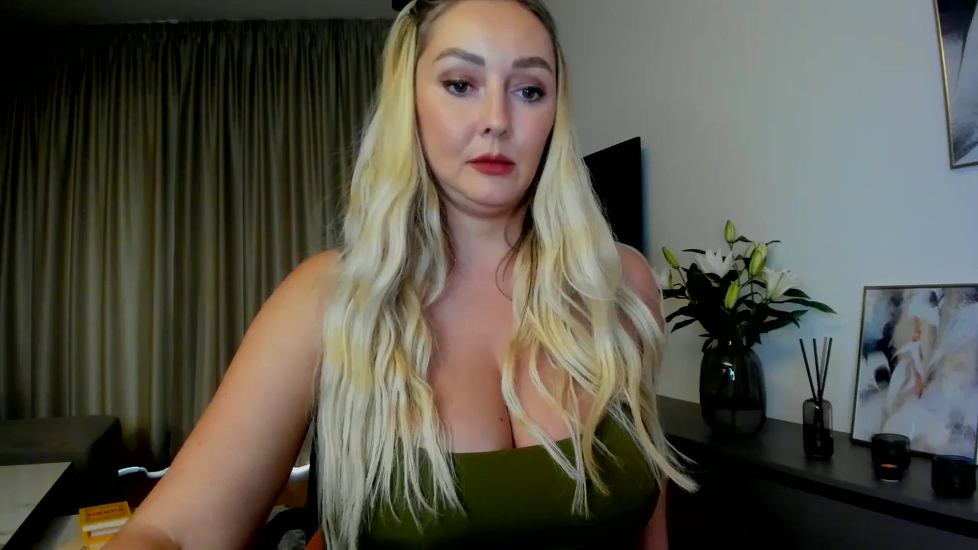 Gallery image thumbnail from Mi_Ha's myfreecams stream on, 07/14/2025, 14:53 image 16 of 20