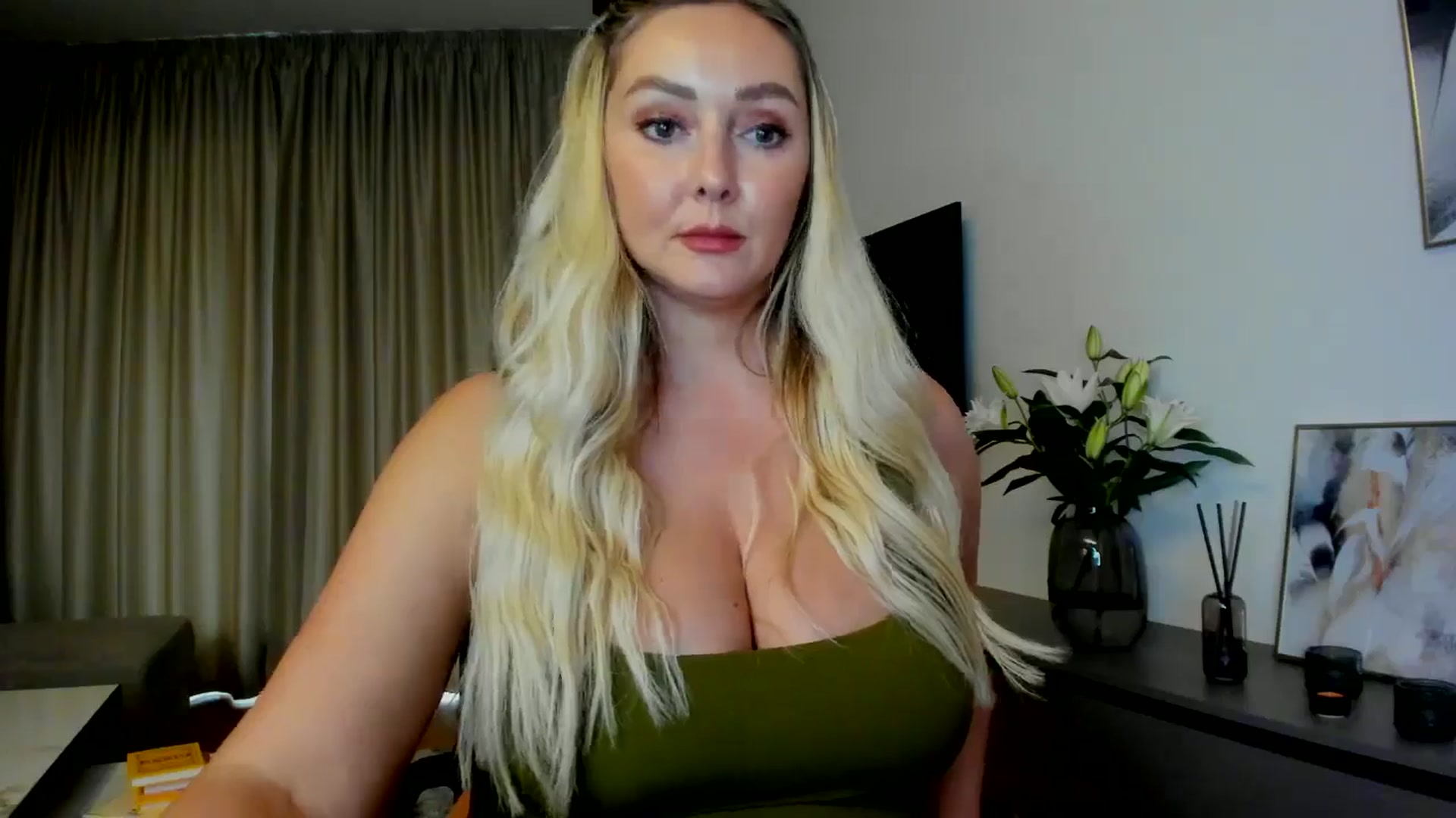 Gallery image thumbnail from Mi_Ha's myfreecams stream on, 07/14/2025, 14:53 image 15 of 20