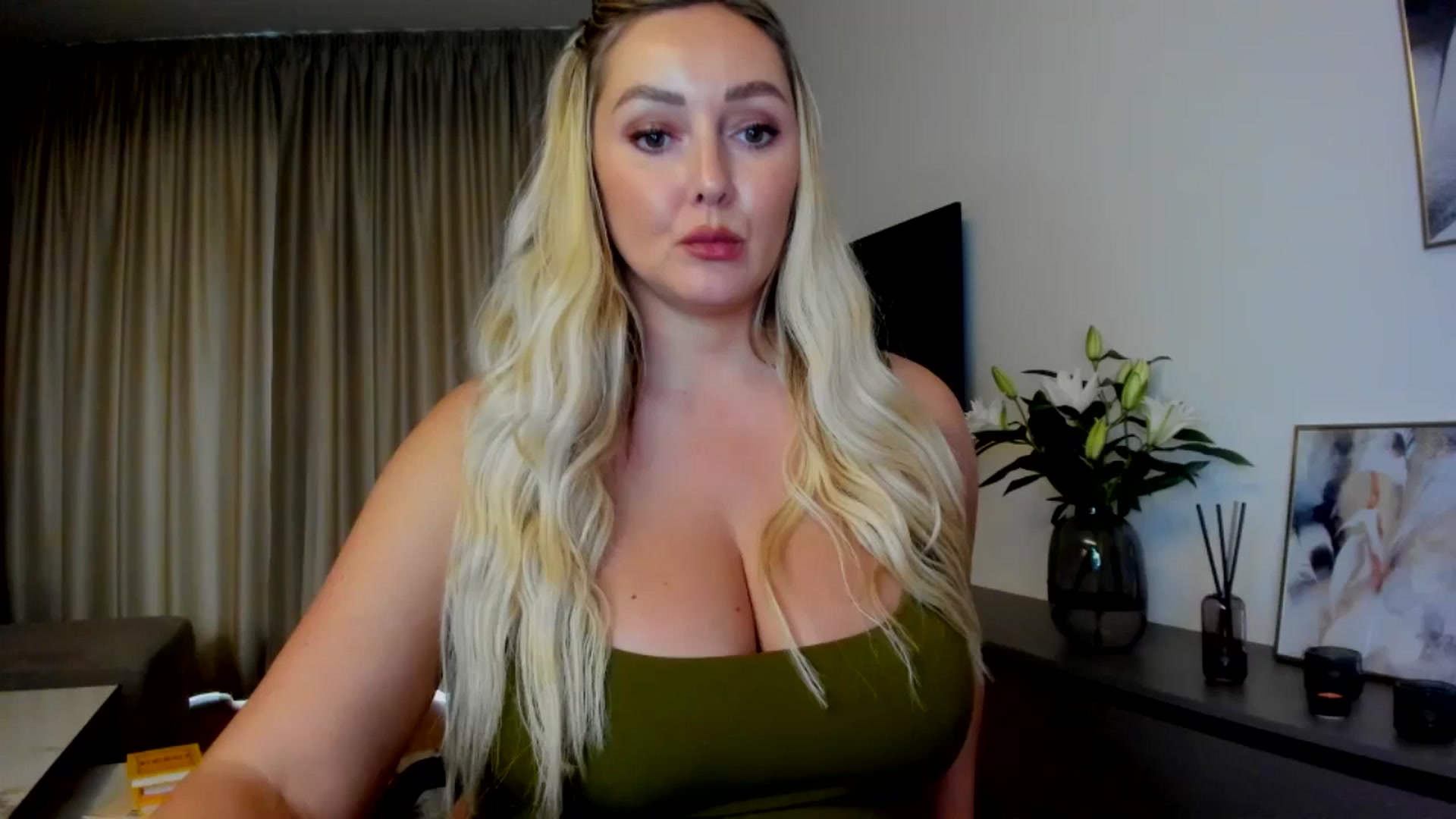 Gallery image thumbnail from Mi_Ha's myfreecams stream on, 07/14/2025, 14:53 image 14 of 20