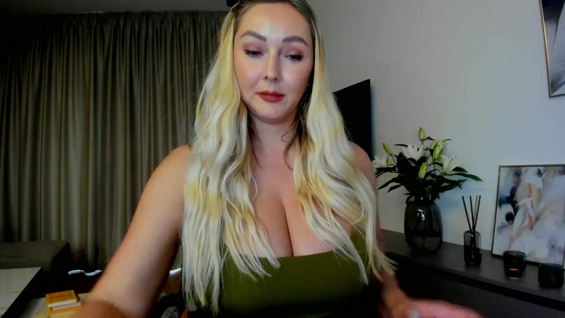 Gallery image thumbnail from Mi_Ha's myfreecams stream on, 07/14/2025, 14:53 image 17 of 20