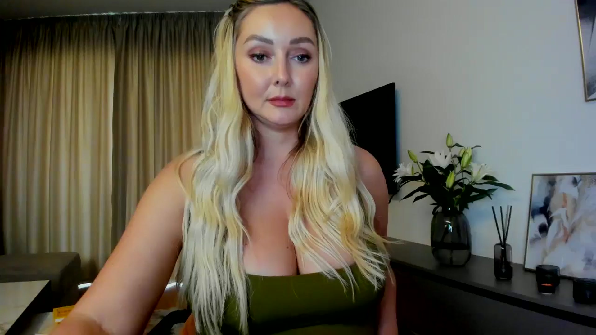 Gallery image thumbnail from Mi_Ha's myfreecams stream on, 07/14/2025, 14:53 image 9 of 20