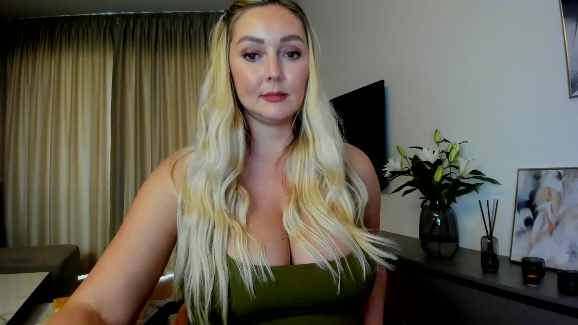 Gallery image thumbnail from Mi_Ha's myfreecams stream on, 07/14/2025, 14:53 image 10 of 20