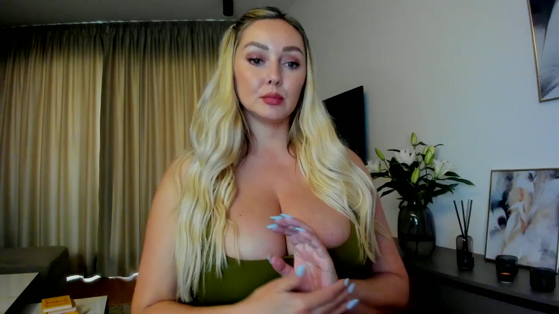 Gallery image thumbnail from Mi_Ha's myfreecams stream on, 07/14/2025, 14:53 image 6 of 20