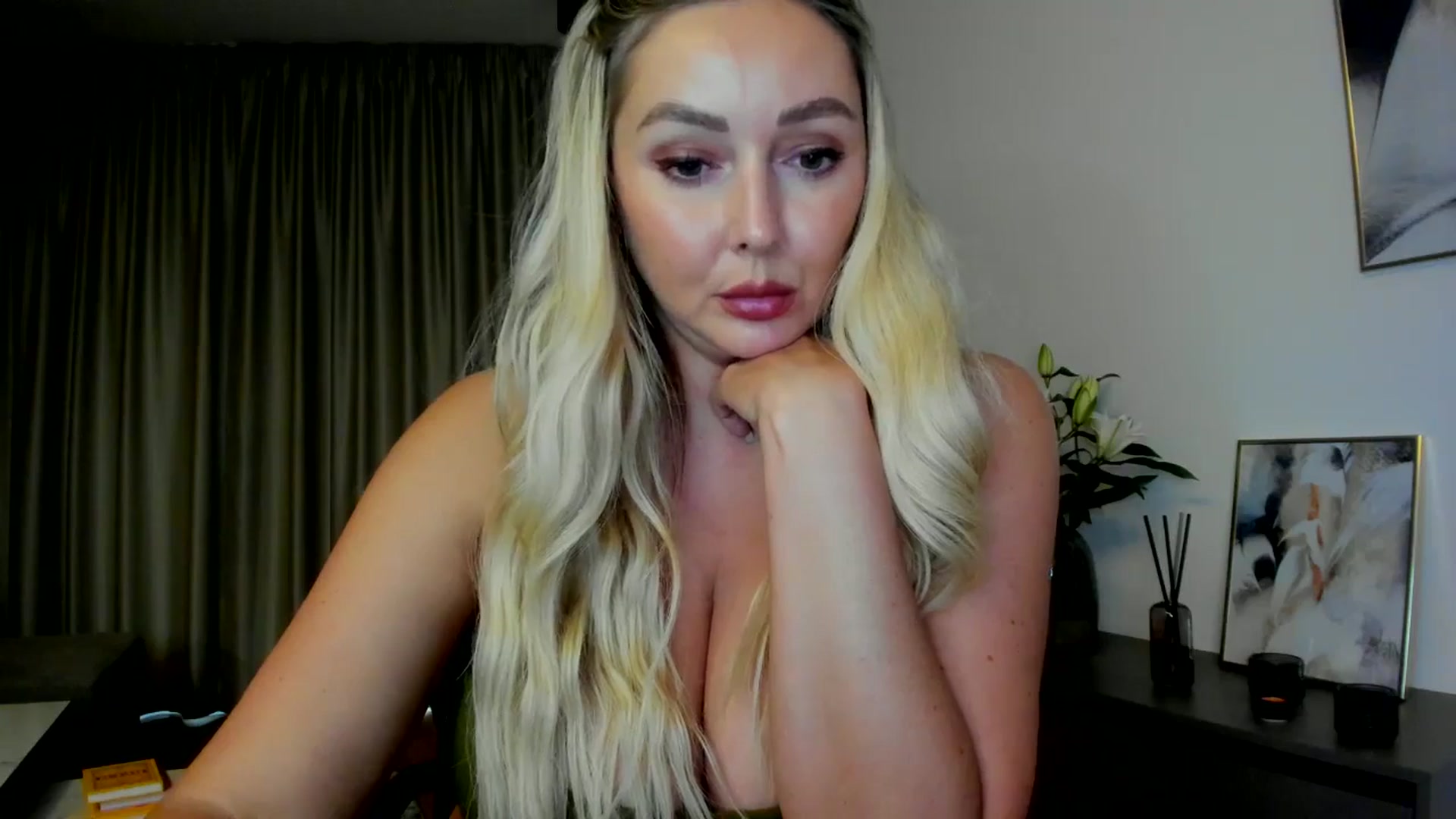 Gallery image thumbnail from Mi_Ha's myfreecams stream on, 07/14/2025, 16:31 image 5 of 20