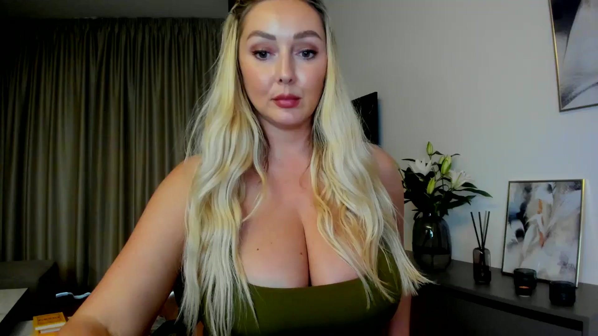 Gallery image thumbnail from Mi_Ha's myfreecams stream on, 07/14/2025, 16:31 image 8 of 20