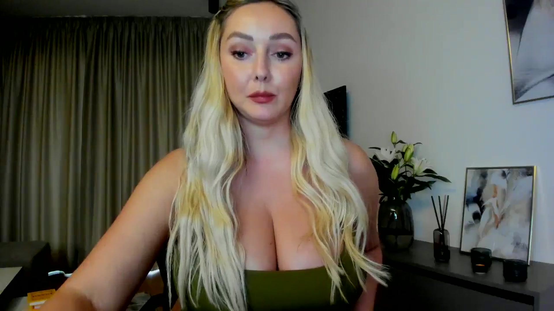 Gallery image thumbnail from Mi_Ha's myfreecams stream on, 07/14/2025, 16:31 image 14 of 20