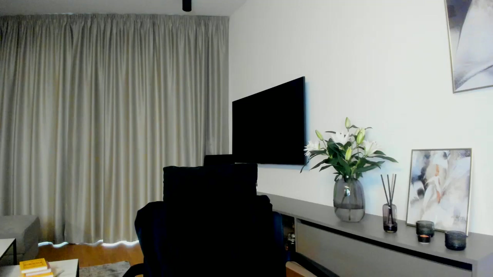 Gallery image thumbnail from Mi_Ha's myfreecams stream on, 07/14/2025, 16:31 image 11 of 20