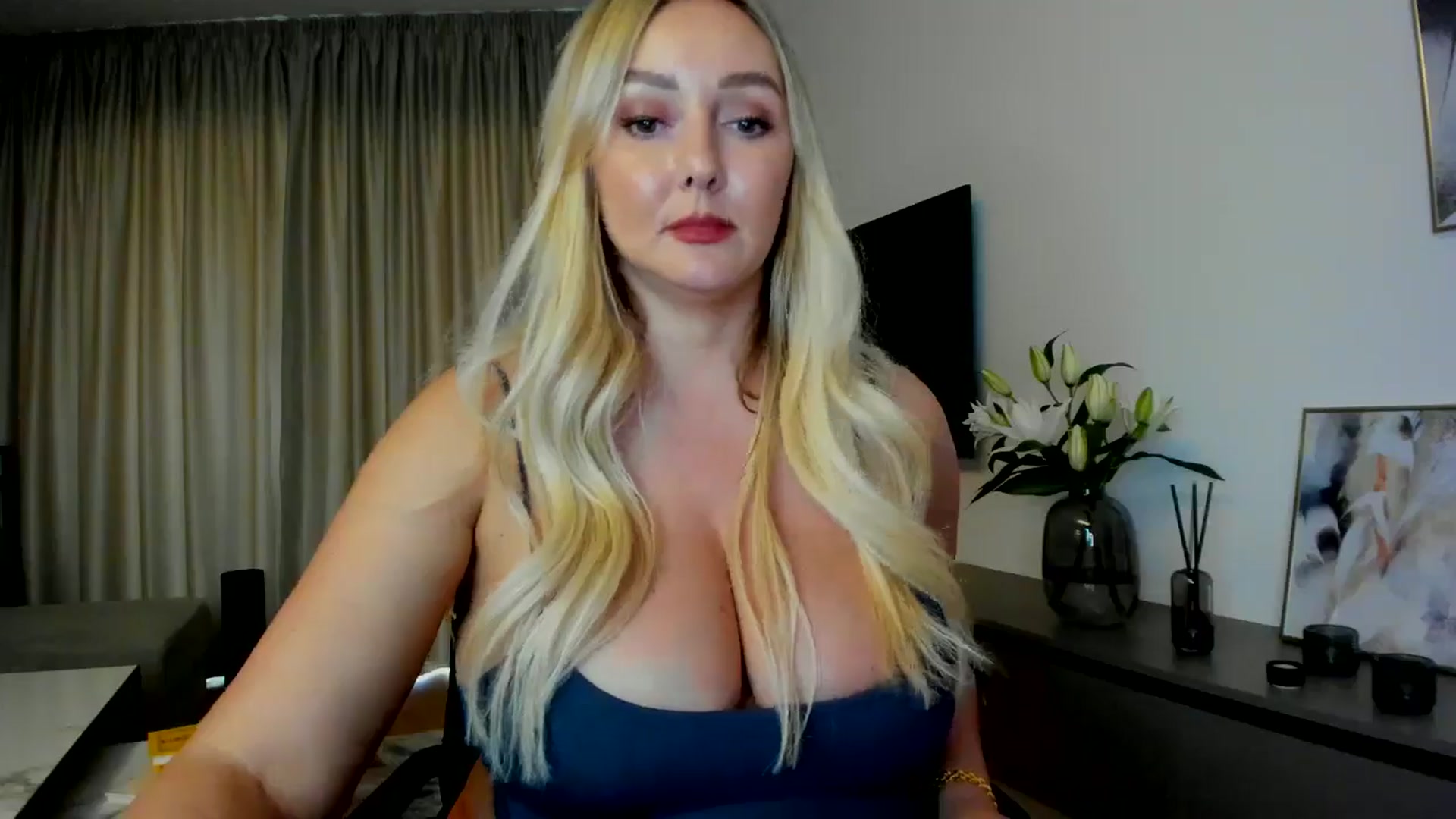 Gallery image thumbnail from Mi_Ha's myfreecams stream on, 07/15/2025, 14:44 image 4 of 20