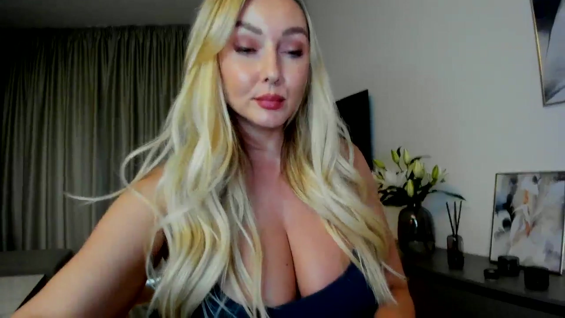 Gallery image thumbnail from Mi_Ha's myfreecams stream on, 07/15/2025, 14:44 image 18 of 20