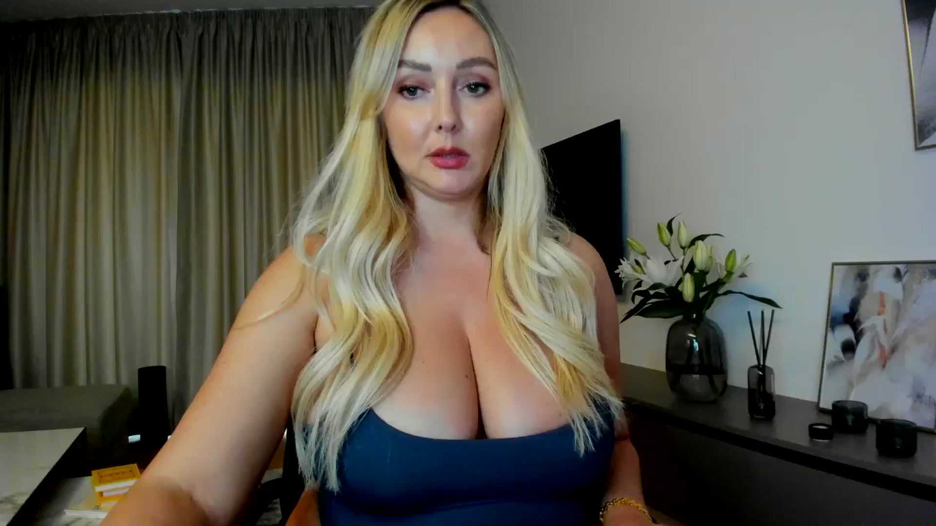 Gallery image thumbnail from Mi_Ha's myfreecams stream on, 07/15/2025, 14:44 image 3 of 20