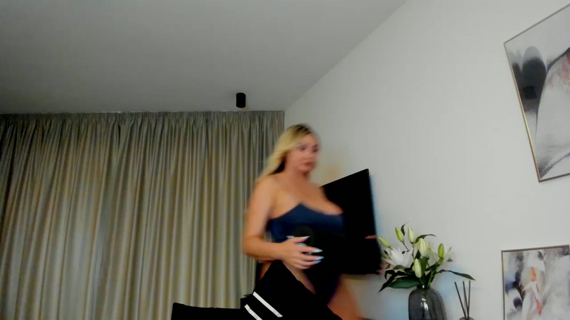 Gallery image thumbnail from Mi_Ha's myfreecams stream on, 07/15/2025, 14:44 image 15 of 20