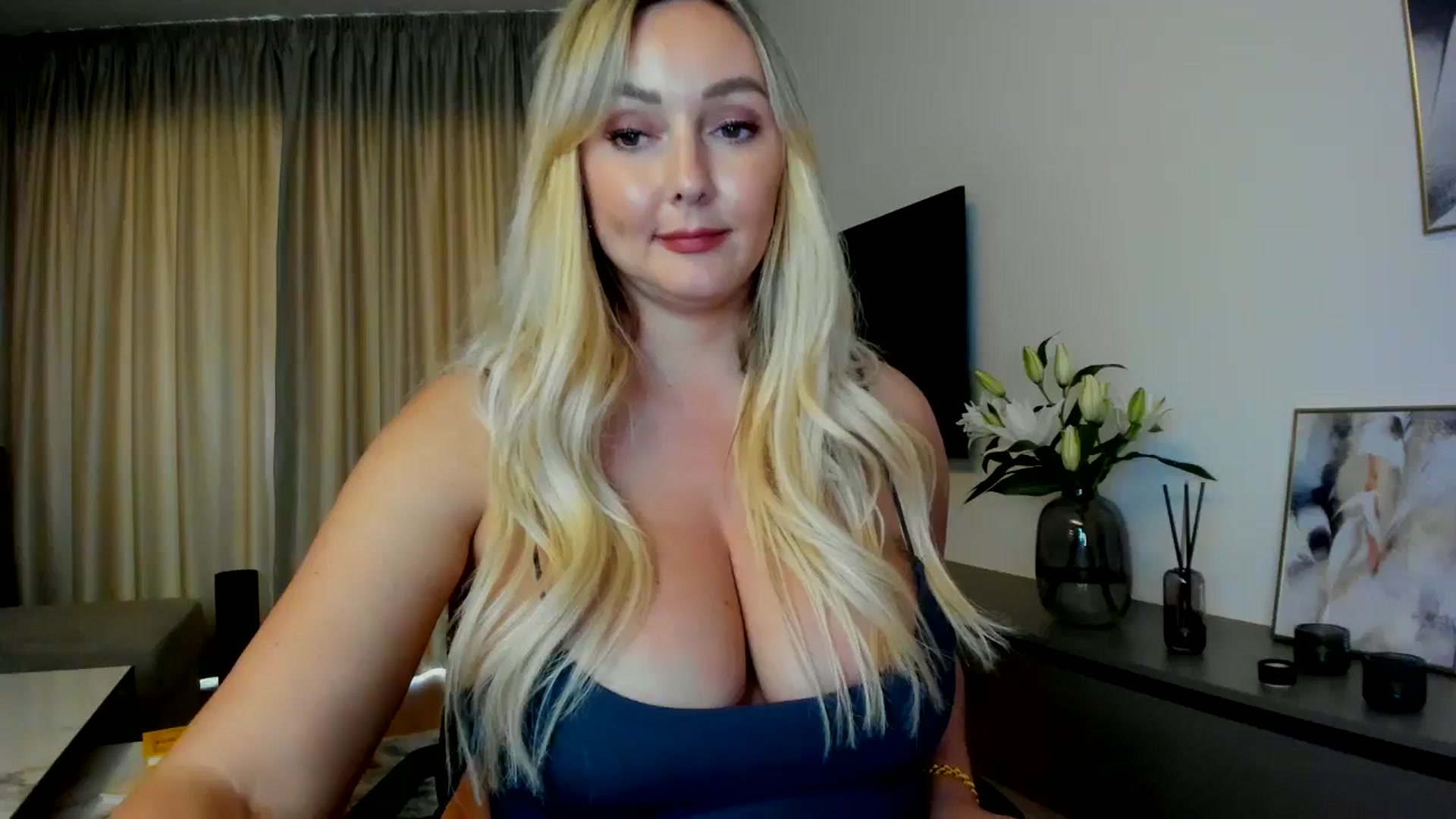Gallery image thumbnail from Mi_Ha's myfreecams stream on, 07/15/2025, 14:44 image 2 of 20