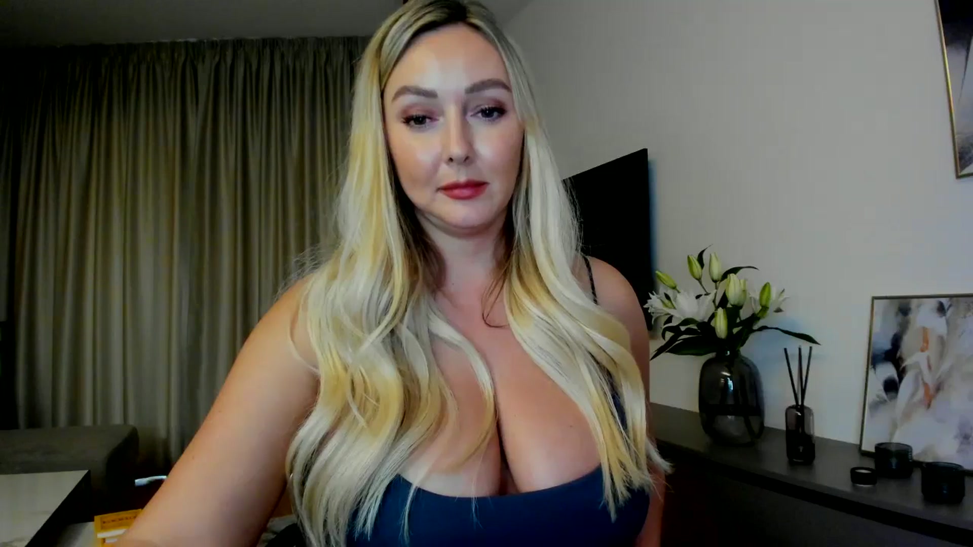 Gallery image thumbnail from Mi_Ha's myfreecams stream on, 07/15/2025, 15:58 image 5 of 20
